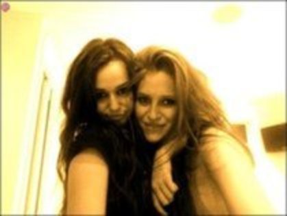 11665324_AXOEKDXLQ - cateva poze cool cu miley