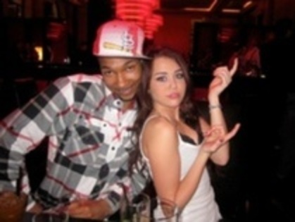 11665416_QFGWEONEN - cateva poze cool cu miley