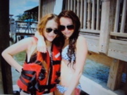 12400431_HUBJLVONW - 000 miley poze rare