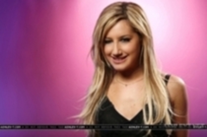 12374543_PHYEQZJRT - ashley tisdale-sedinta foto 2