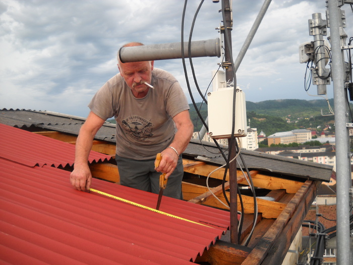 harnicul nenea TONI....fumeaza