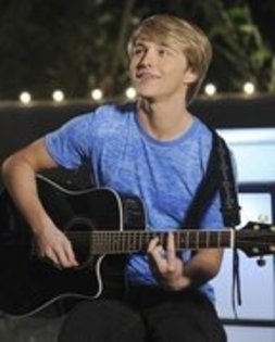 13580617_CCVXALJLE - Sterling Knight Love LOVE