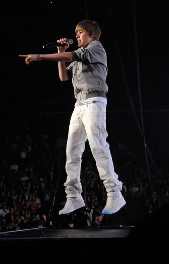 219vwc3[1] - Justin  Bieber