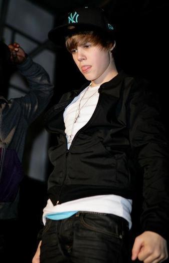 14176767_QQNVWHVGD[1] - Justin  Bieber