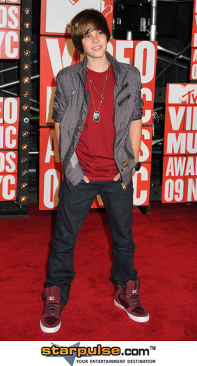 14106229_DWQYJWQBC[2] - Justin  Bieber