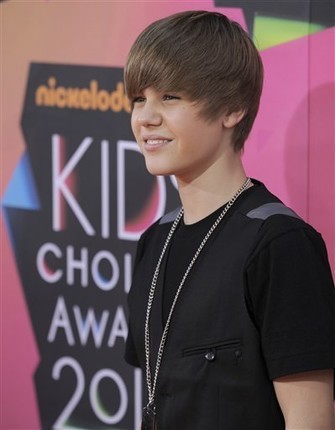 14310358_YNQMJEYXB[1] - Justin  Bieber