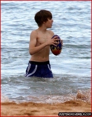 14352688_NJKVVTJJA[2] - Justin  Bieber