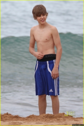 14352741_QHFXZDQGQ[1] - Justin  Bieber