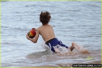 14352835_NGYVHRCLU[1] - Justin  Bieber