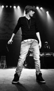 14352942_DPIGGDWQV[2] - Justin  Bieber