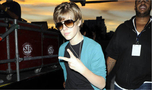 14354259_PBRLNBFZX[1] - Justin  Bieber