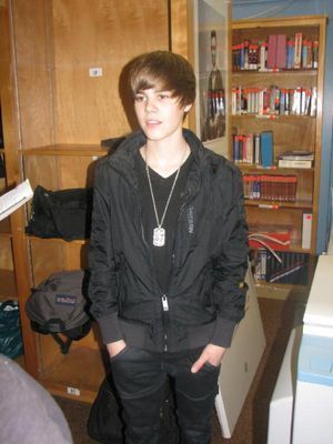 14354590_UYKMMKPSY[1] - Justin  Bieber