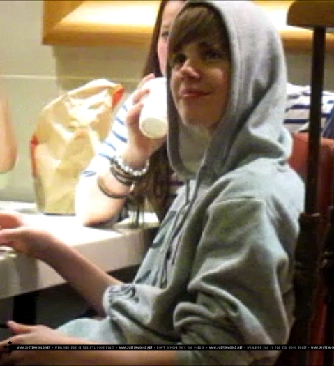 14271728_PWUHNEEKL[1] - Justin  Bieber