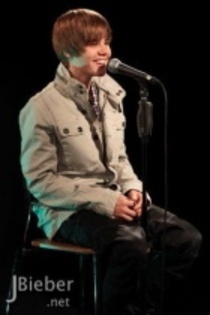 14482805_PCMLVSDPV[1] - Justin  Bieber