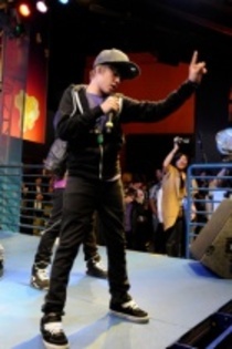 14392533_OVUUSWCFF[1] - Justin  Bieber
