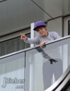 14483006_ZHQLUGGUX[1] - Justin  Bieber