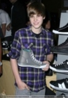 14392574_EWFCLFSQD[1] - Justin  Bieber