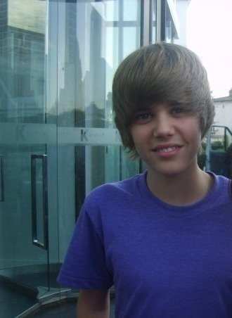 15747546_TRDNWSEYY[1] - Justin  Bieber