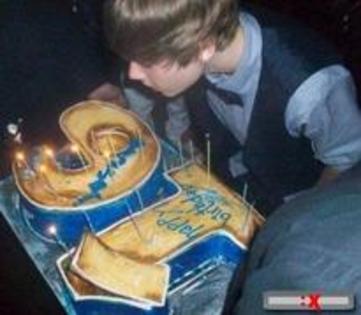 15037528_YXCAFLOHG[2] - Justin  Bieber