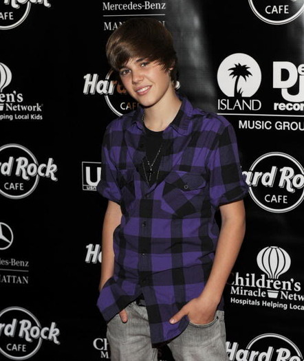 15753954_FNKNJWVKX[1] - Justin  Bieber