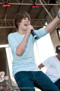 15753972_PHQZGMNAP[1] - Justin  Bieber