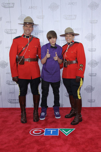 15105338_AAUVXRTKP[1] - Justin  Bieber