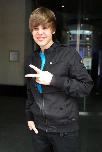 15433793_OVESIHXYX[1] - Justin  Bieber