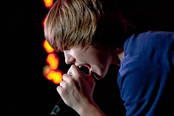 15463700_CZQBUSBFT[1] - Justin  Bieber