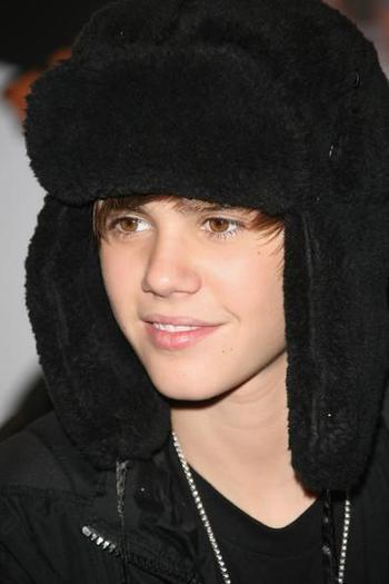 15463726_ZGCQBFKWQ[1] - Justin  Bieber