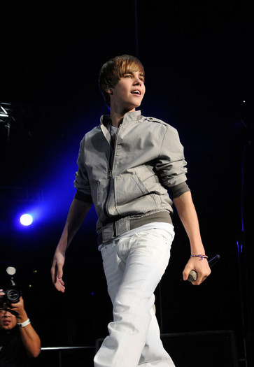 15463838_VGDYASXVO[1] - Justin  Bieber