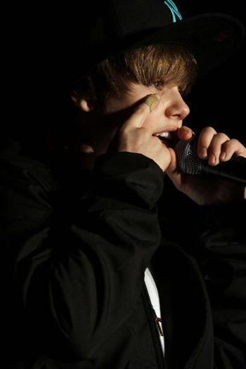 Justin_Bieber_1267198928_0[1] - Justin  Bieber