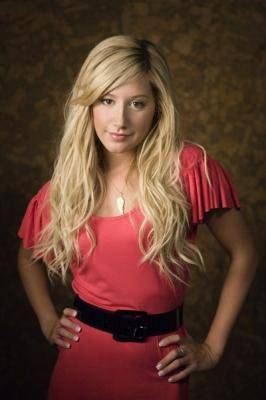 13083395_VCLGPNGGO[1] - Ashley Tisdale