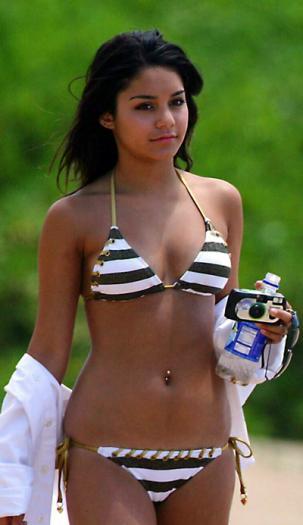 KQFNEIISQPFCURYSTBQ[3] - Vanessa Hudgens