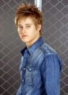 lucas-grabeel_4[1]