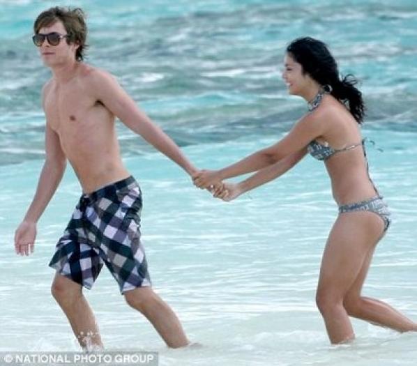 CJYMZWNEHGSDURQEDMY[1] - Zack Efron si Vanessa Hudgens