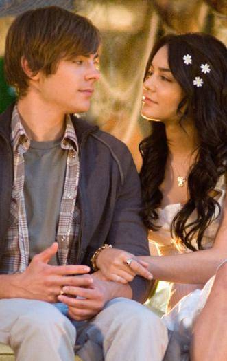 FXWYKCESJUCCZTJPHOF[2] - Zack Efron si Vanessa Hudgens