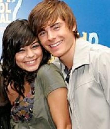 JSNZSXZTWJINIOCNHKW[1] - Zack Efron si Vanessa Hudgens