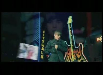 14173452_REDZRPCTG[1] - Justin Bieber in Videoclipul Baby