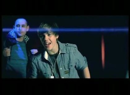 14173454_QYLIDIUKE[1] - Justin Bieber in Videoclipul Baby