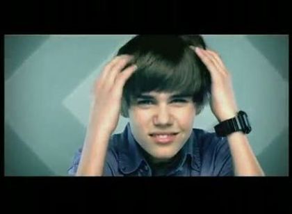 14359770_UTBKFBTXT[1] - Justin Bieber in Videoclipul Baby