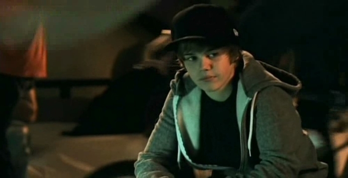 14240793_SMJDNDUTN[1] - Justin Bieber in Videoclipul One Time