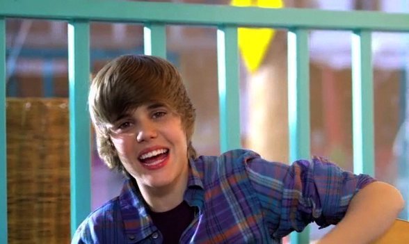 15988077_NRPTLWNQZ[1] - Justin Bieber in Videoclipul One Less Lonely Girl