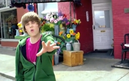 15988069_PWUVEOIOK[2] - Justin Bieber in Videoclipul One Less Lonely Girl
