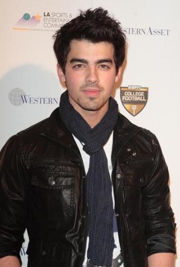 15225128_VQIJOJTYI[1] - Jonas Brothers