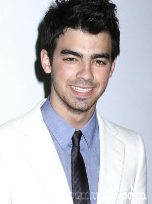 15225130_RBVRKTZQC[1] - Jonas Brothers
