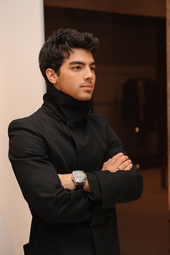 15225132_ZFXIQHGFF[1] - Jonas Brothers