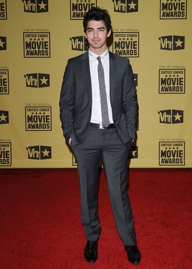 15225153_NDJFSFGER[1] - Jonas Brothers