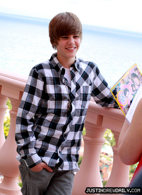 13993572_DUXDLQXET[1] - Justin Bieber In Bahamas