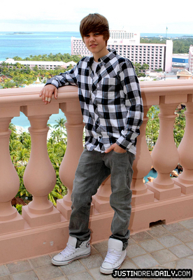13994005_LMQKQHCUC[1] - Justin Bieber In Bahamas