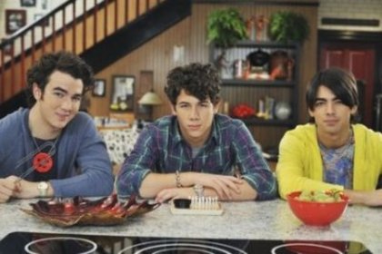 1275739481[1] - Jonas Brothers